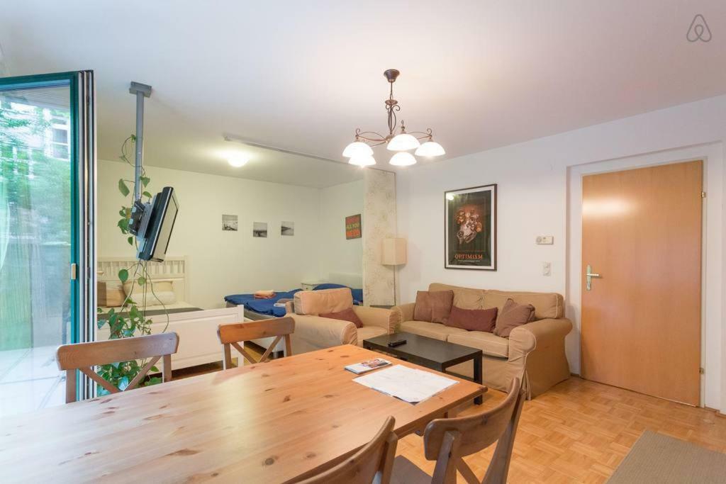 Relaxing Terrace Apartment In Lively Area Wien Eksteriør bilde