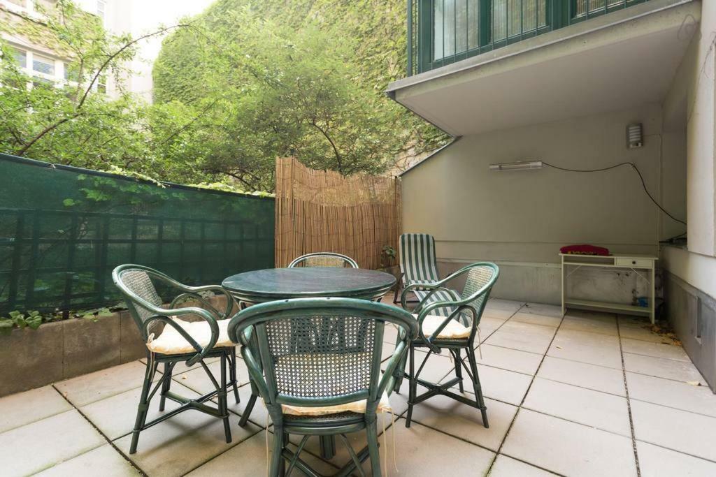 Relaxing Terrace Apartment In Lively Area Wien Eksteriør bilde